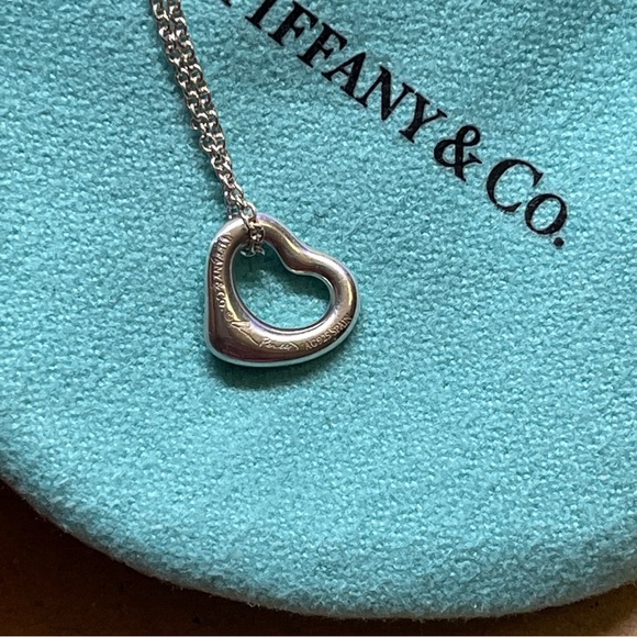 Tiffany&Co. Elsa Peretti Open Heart Pendant in Silver 7 mm necklace - Picture 3 of 7